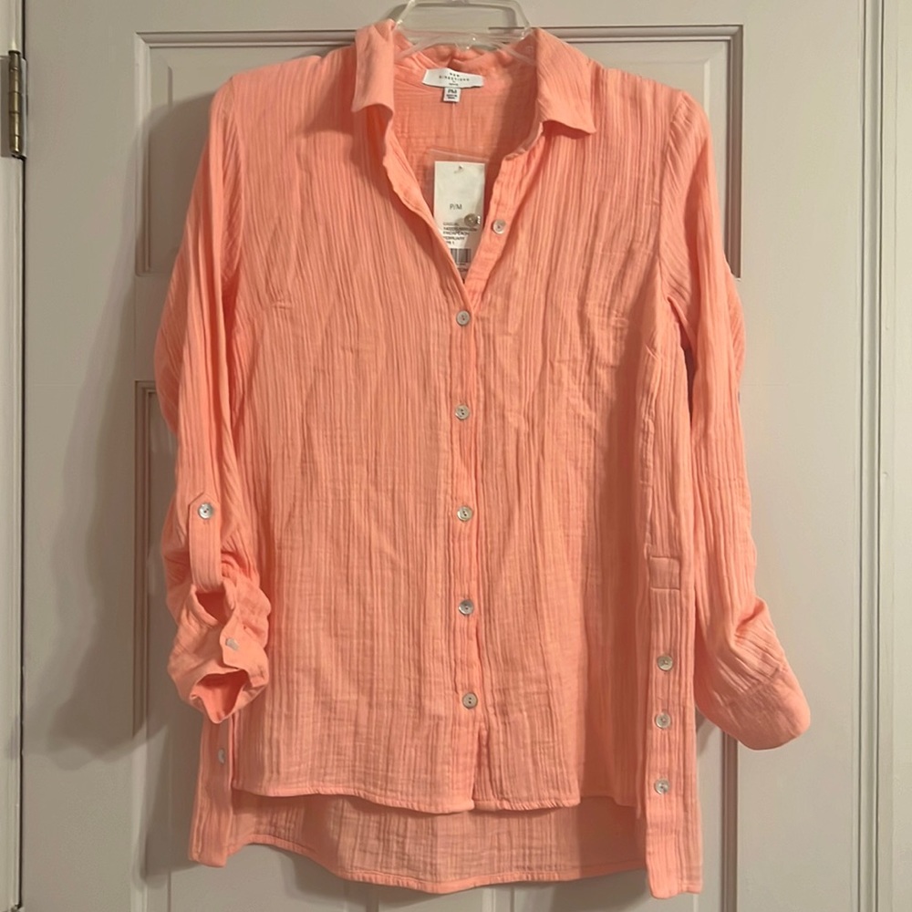 Ladies’s Petite medium long sleeve shirt. Peach color.